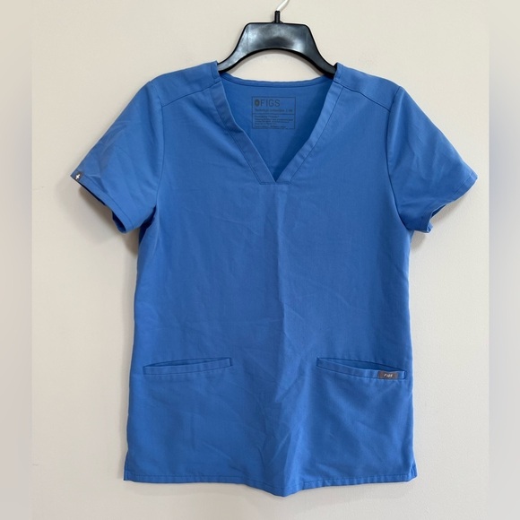 Figs Tops - FIGS Women's Casma Three-Pocket Scrub Top in Technical Blue PO 2444, size XS